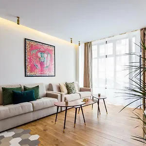 Cmg Charonne / Voltaire Iii París